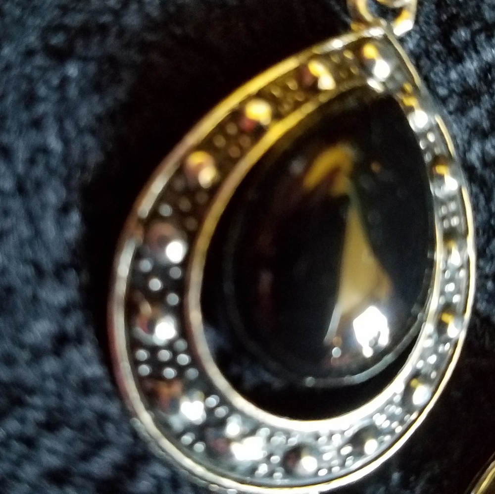 Black and Silver dangle Earrings - Picture 5 of 6